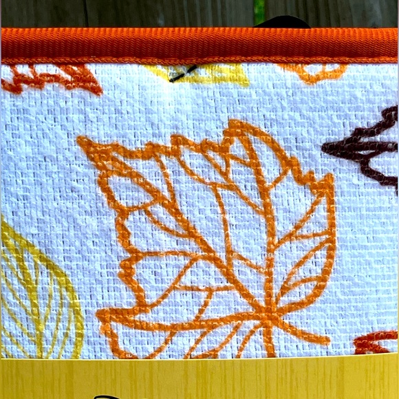 Mickey & Minnie Mouse Kitchen Linens Set. - Picture 4 of 5